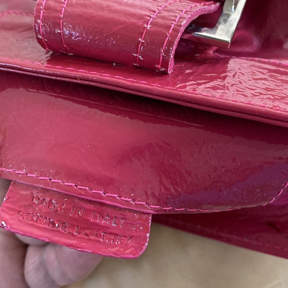 Pink clutch/purse with wristlet. 11x6 - Picture 13 of 13